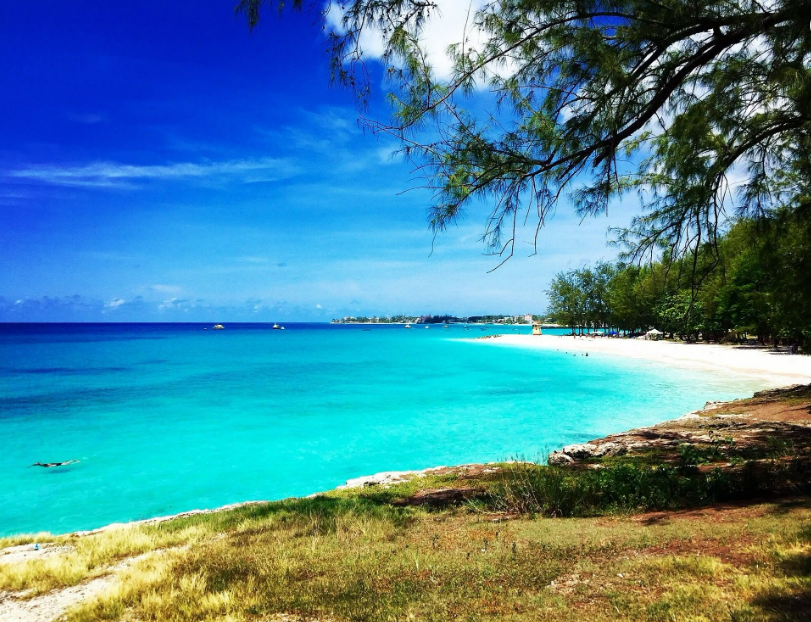 Turquoise water and white sand at Miami / Enterprise Beach in Barbados